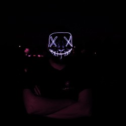 Máscara de terror luminosa morada